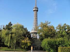 Petrin Hill la Torre Eiffel Praga