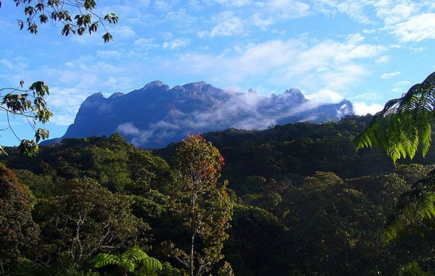 Monte Kinabalu es la montaña más alta de Borneo