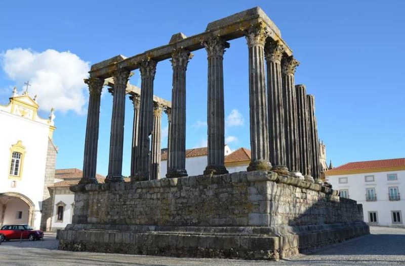 templo-romano-evora-portugal